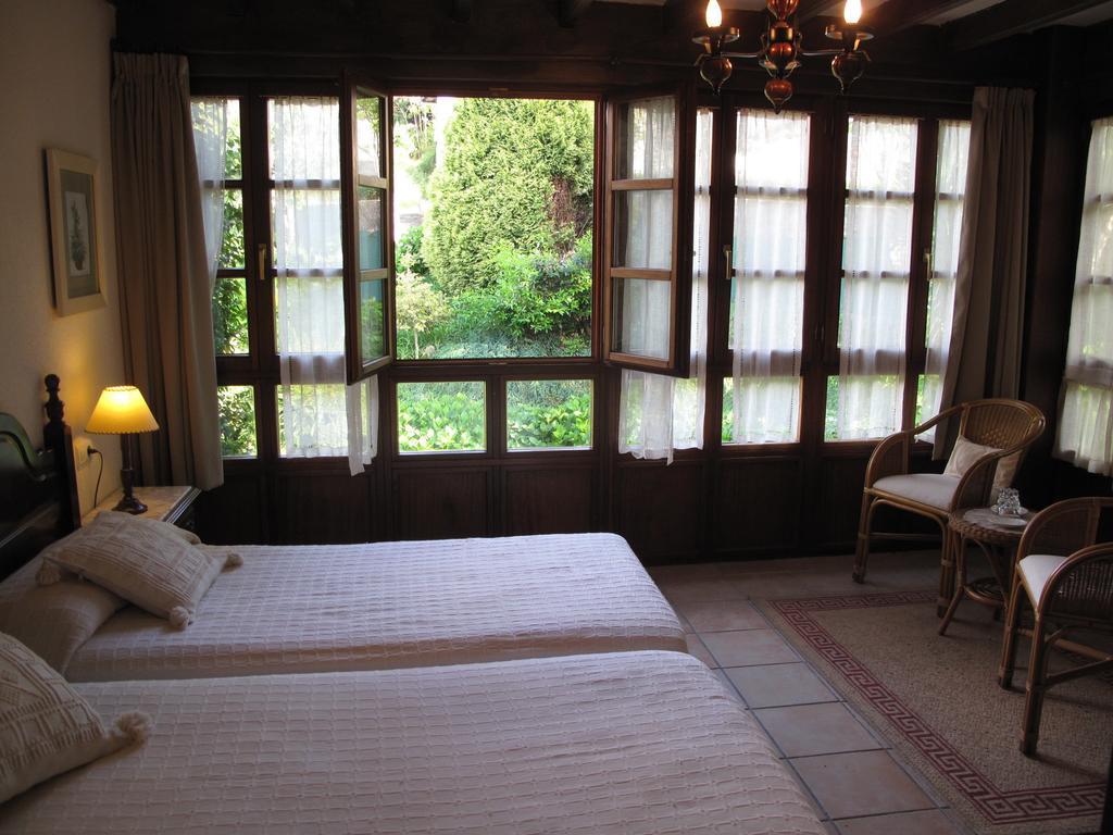 Trisqueles Y Buganvillas Villaviciosa (Asturias) Quarto foto